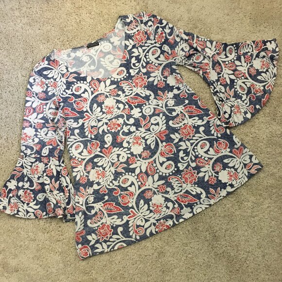 Clientele Bell Sleeve Paisley Denim & Lace Print Top - Picture 11 of 15